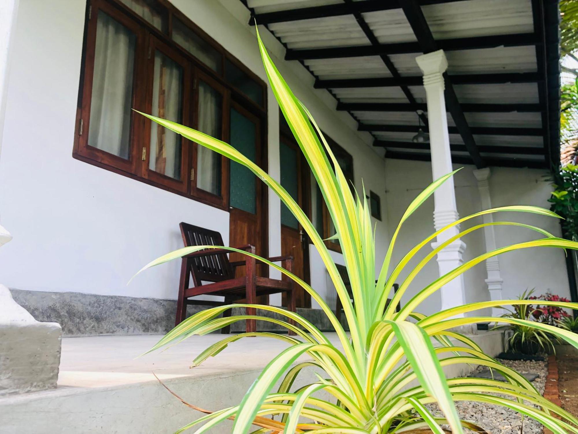 Waves Hotel Hikkaduwa Exterior foto