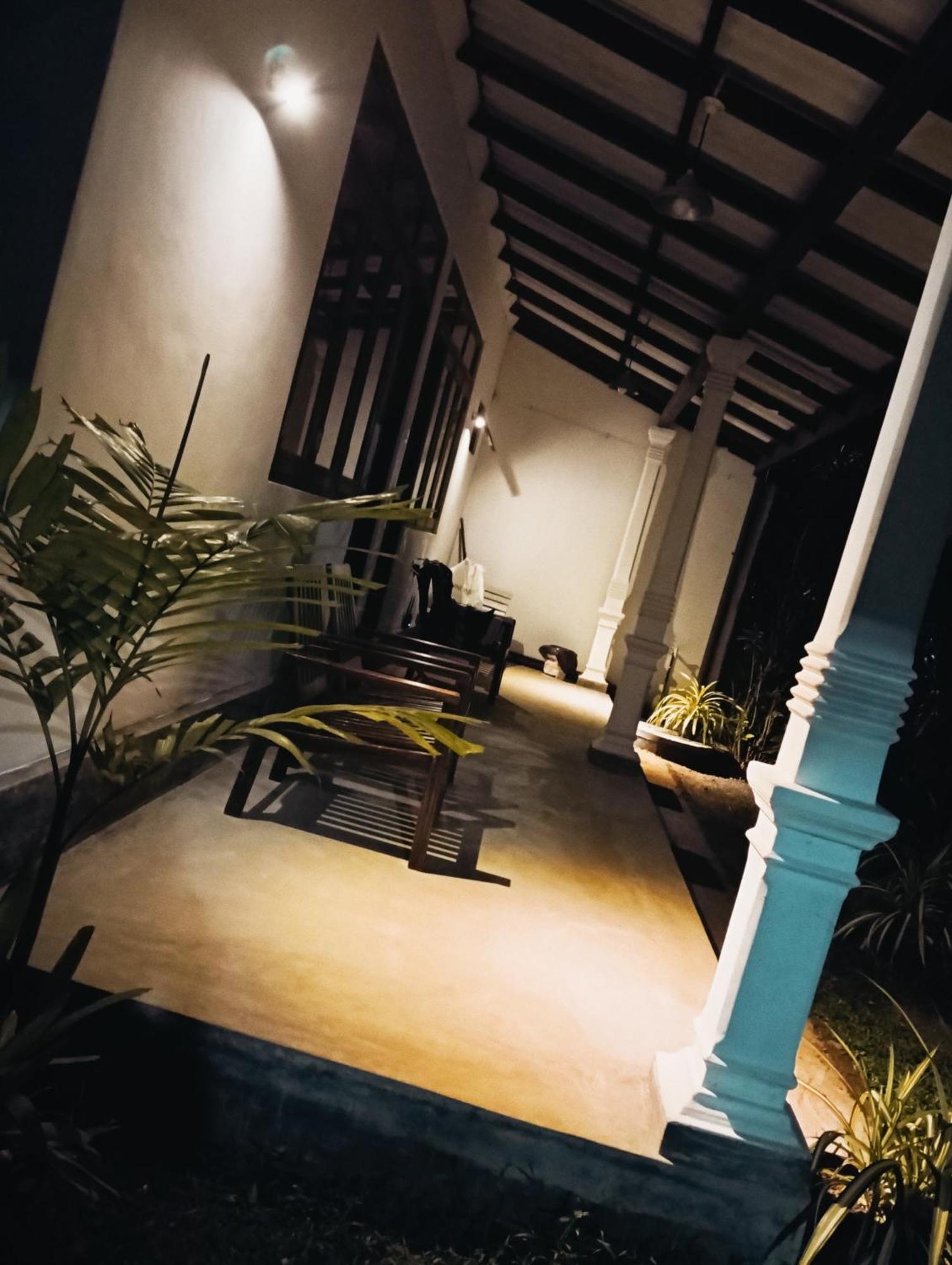 Waves Hotel Hikkaduwa Exterior foto